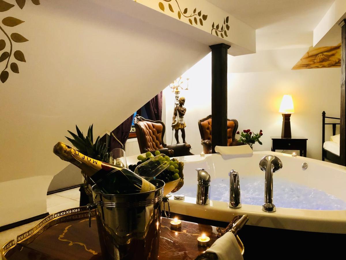 Restauracja - Hotel Mocca D'Oro Mikolow Ngoại thất bức ảnh