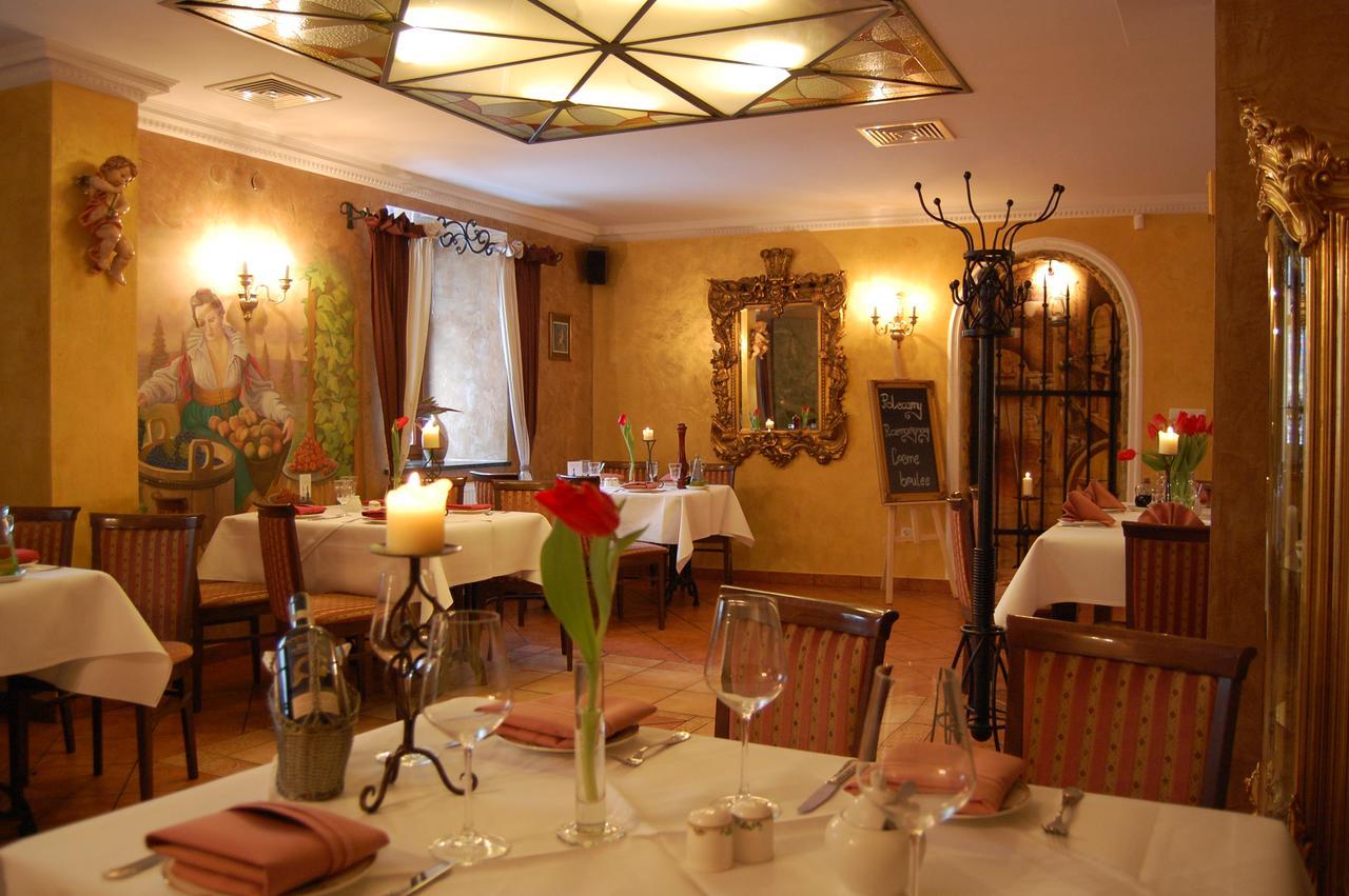 Restauracja - Hotel Mocca D'Oro Mikolow Ngoại thất bức ảnh