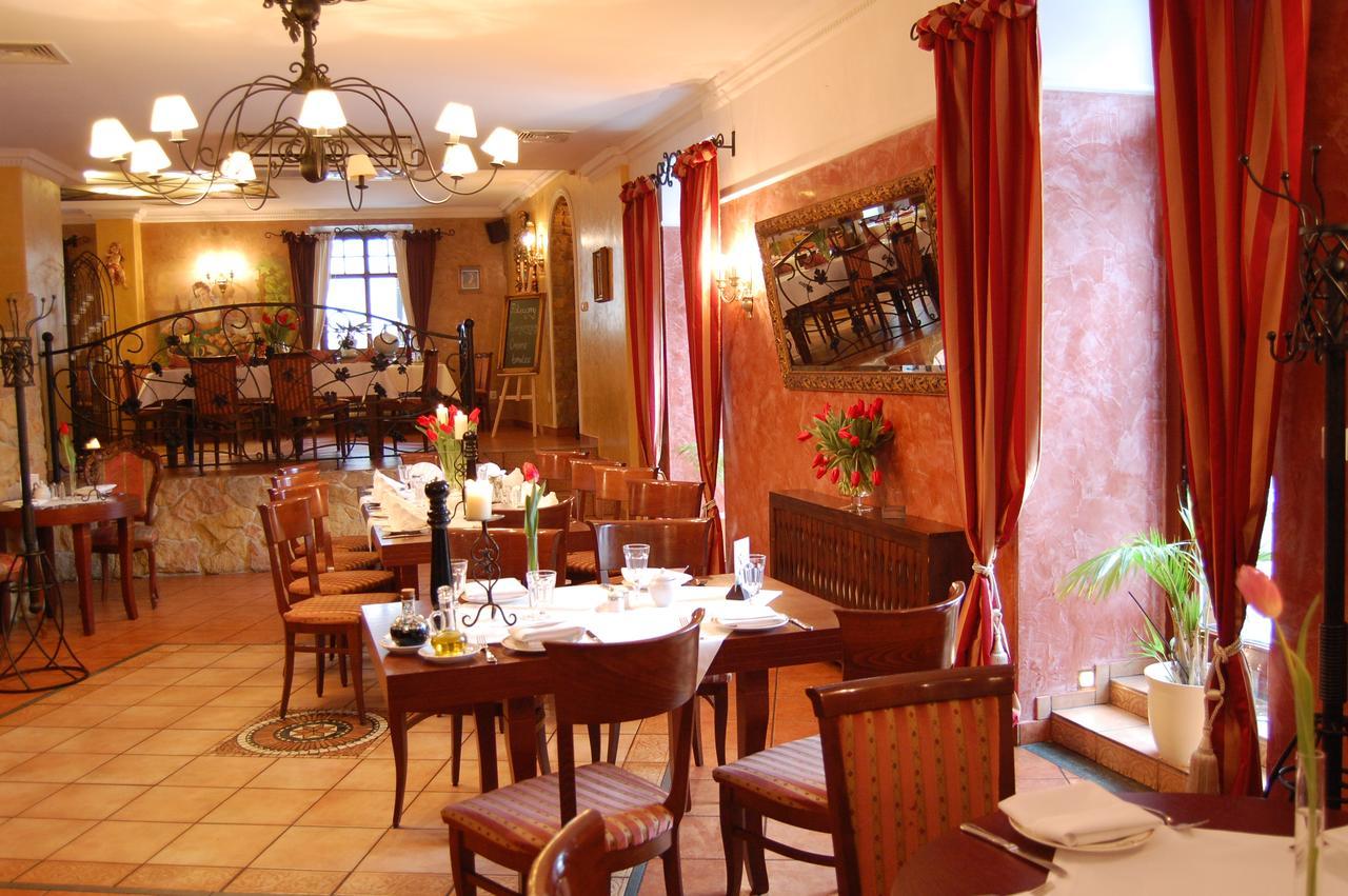 Restauracja - Hotel Mocca D'Oro Mikolow Ngoại thất bức ảnh